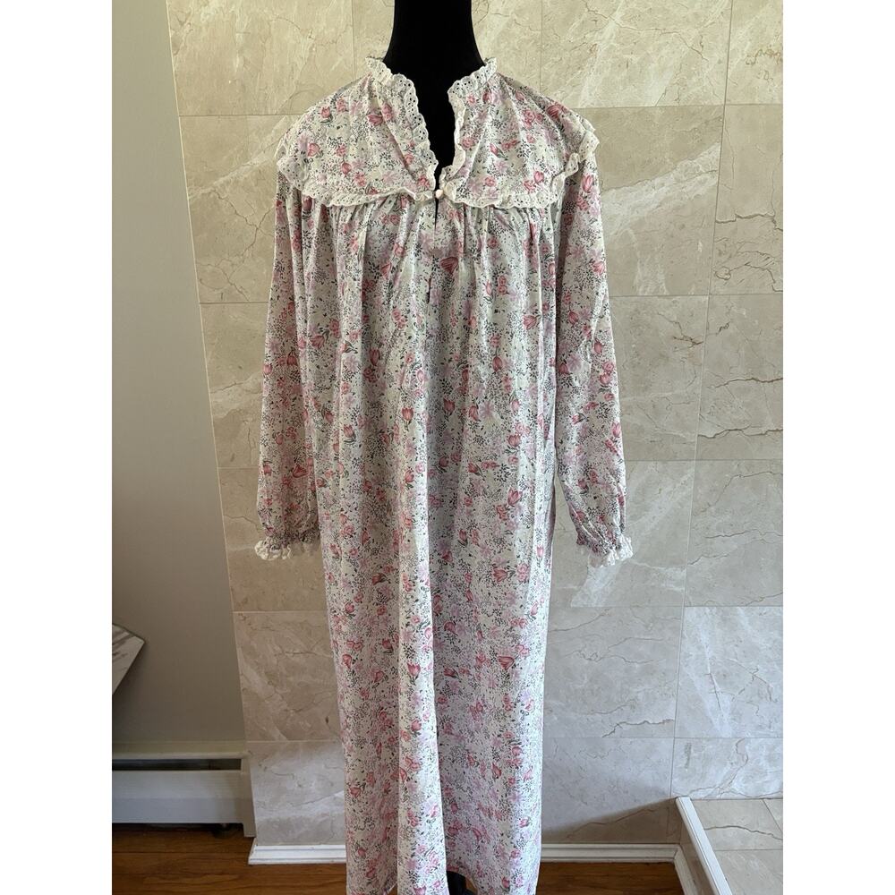 Floral Prairie Cotton Nightgown – Lace Ruffle Yoke Heart Buttons – Cottagecore M